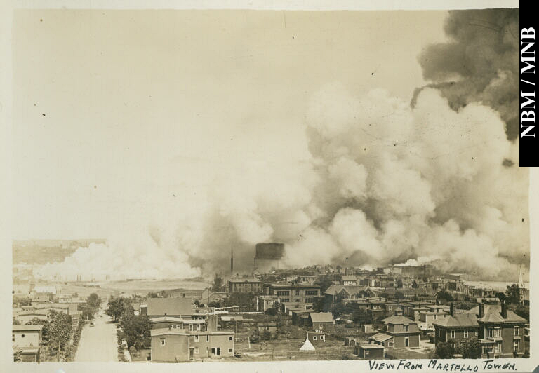 Incendie aux docks ouest, vu depuis la tour Martello, Saint John, Nouveau-Brunswick