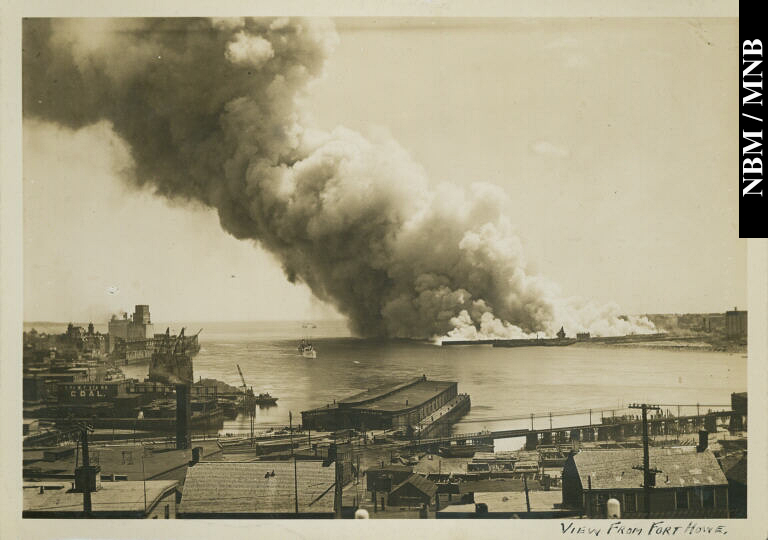 Incendie aux docks ouest, vu depuis le fort Howe, Saint John, Nouveau-Brunswick