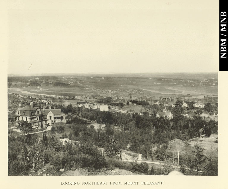 Vue en direction du nord-est depuis le mont Pleasant, Saint John, Nouveau-Brunswick