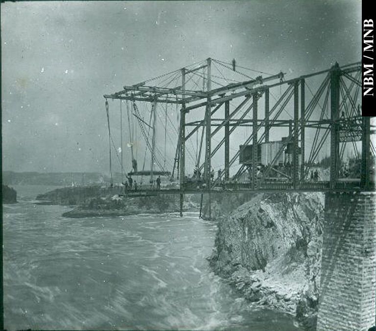 Construction du pont cantilever, chutes rversibles, Saint John, Nouveau-Brunswick, v. 1885