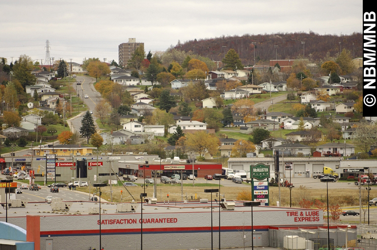 Vue depuis le complexe commercial East Side en direction de Forest Hills, Saint John, Nouveau-Brunswick