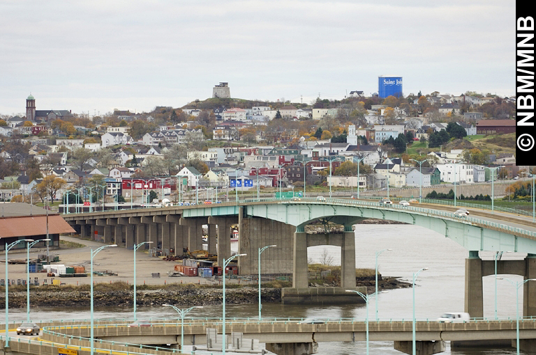 Vue du pont Harbour et de Saint John Ouest, Nouveau-Brunswick