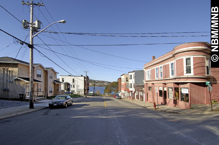 La rue Main  lintersection de la rue Holly, Saint John, Nouveau-Brunswick