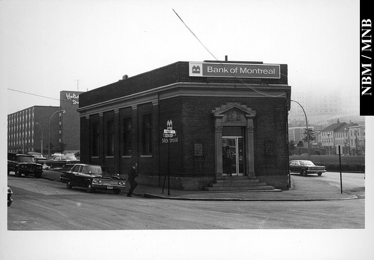 Banque de Montral et, en arrire-plan, le Holiday Inn, Haymarket Square, Saint John, Nouveau-Brunswick